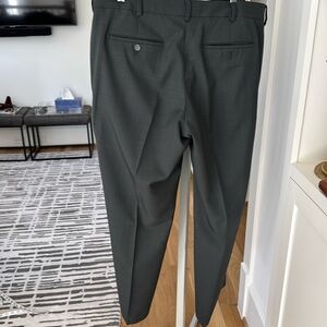 Izod men’s light grey dresss slacks. 36 x30